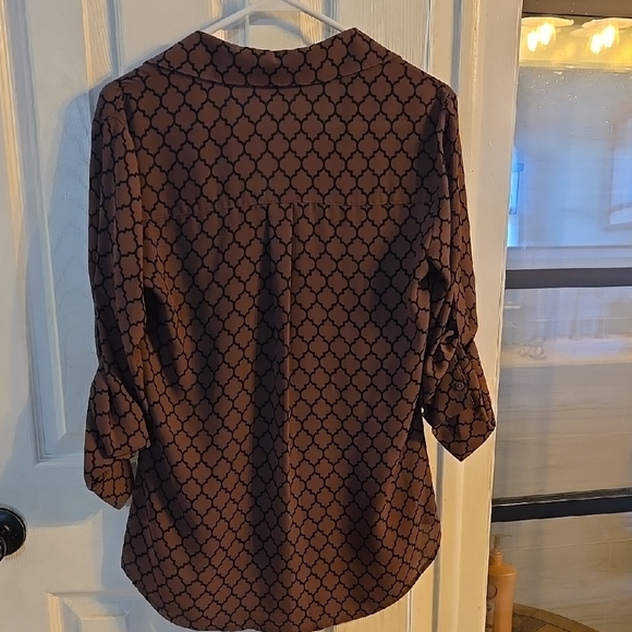 Patterned Button-Up Blouse - Picture 2 of 4